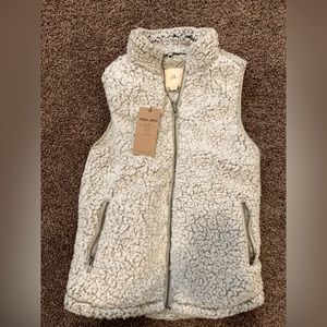 Women’s Sherpa Thread & Supply Vest Size Medium - NWT